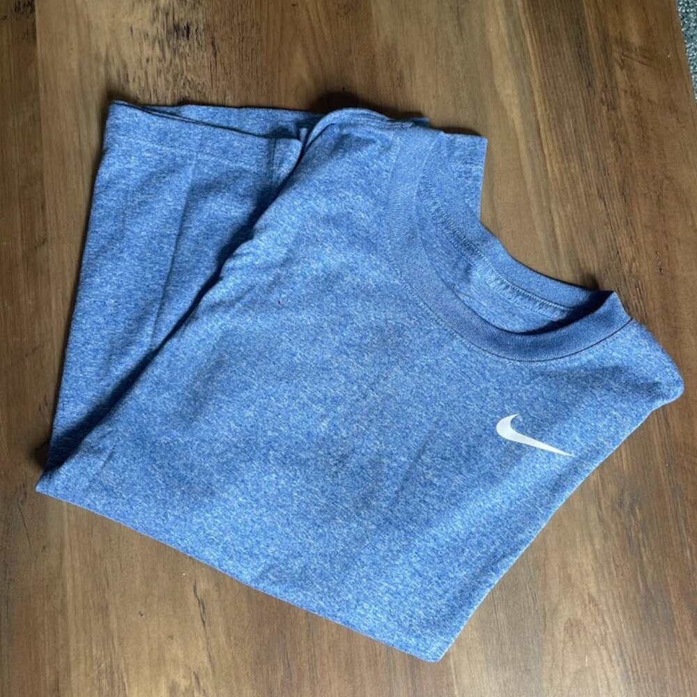 Nike dri-fit t shirt women’s size medium